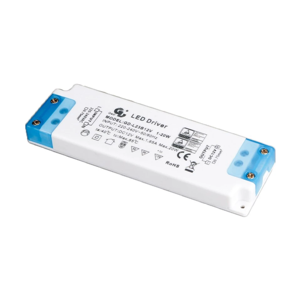 Mens chofè dirije 12V